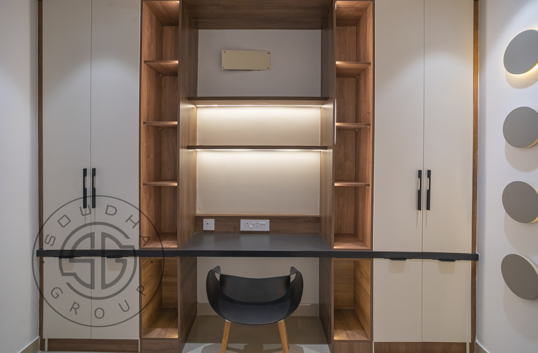 Flat at Aurobindo Kohinoor