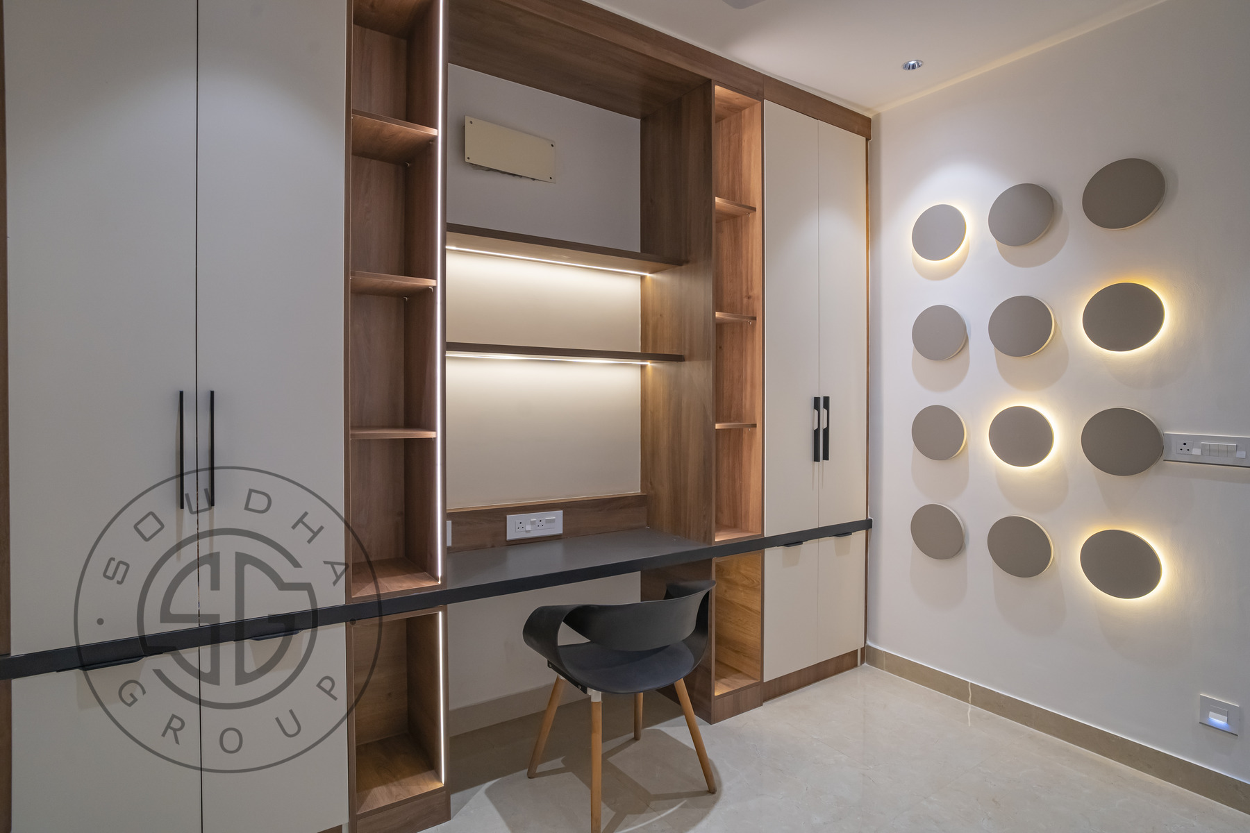 Flat at Aurobindo Kohinoor