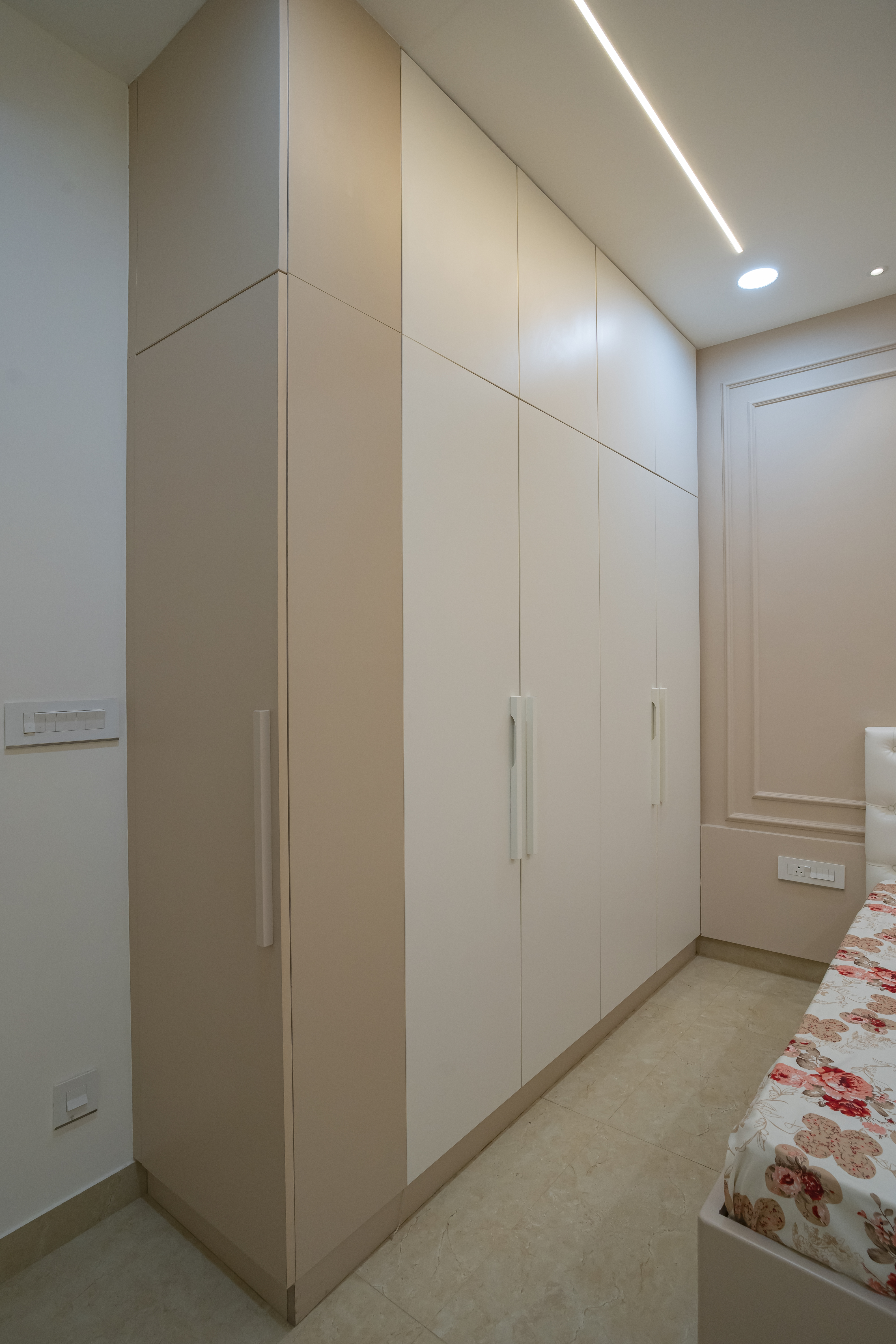 A Story of Style & Elegance- Aurobindo Kohinoor Flat Interiors