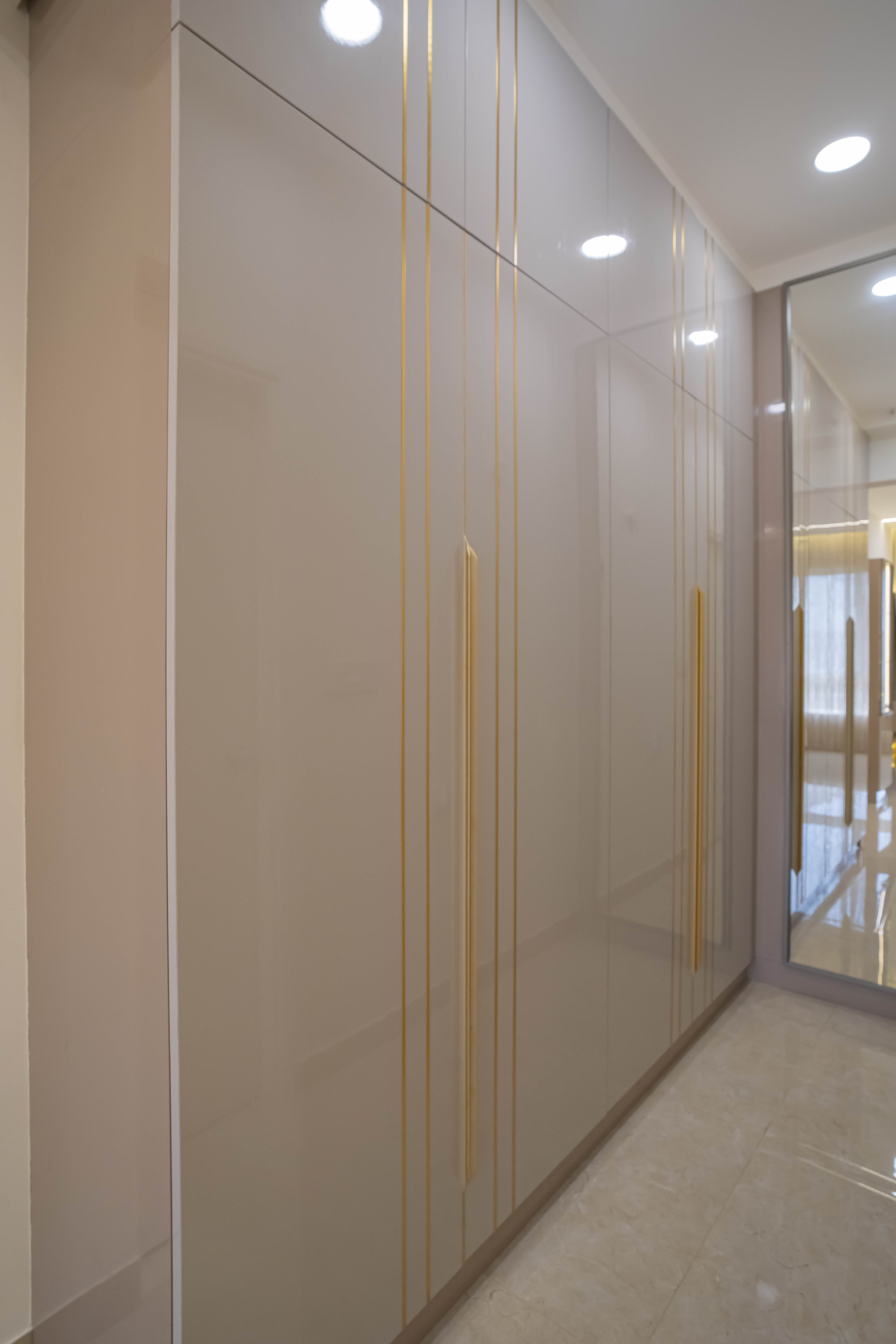 A Story of Style & Elegance- Aurobindo Kohinoor Flat Interiors