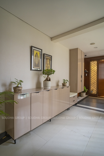 A Story of Style & Elegance- Aurobindo Kohinoor Flat Interiors