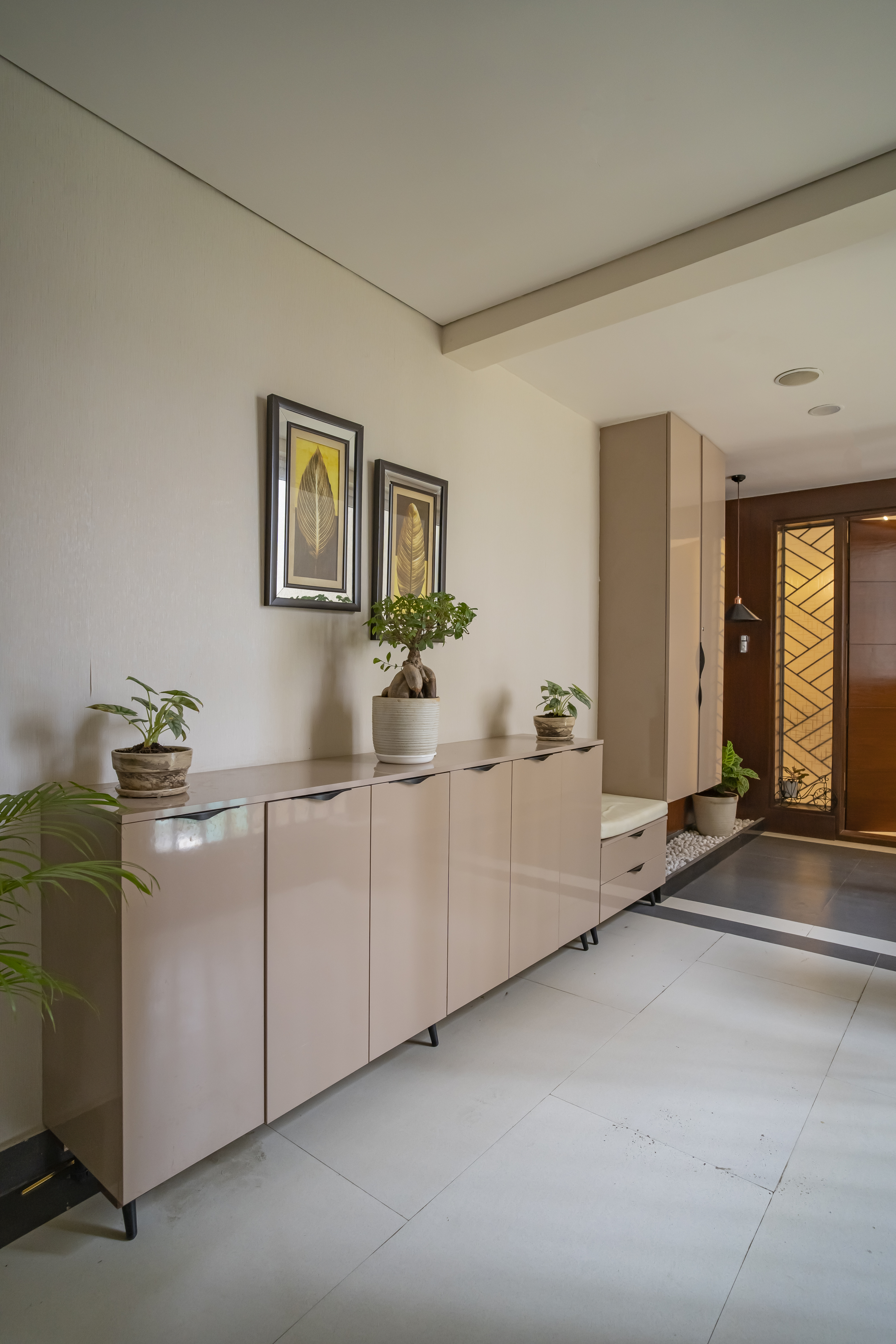 A Story of Style & Elegance- Aurobindo Kohinoor Flat Interiors
