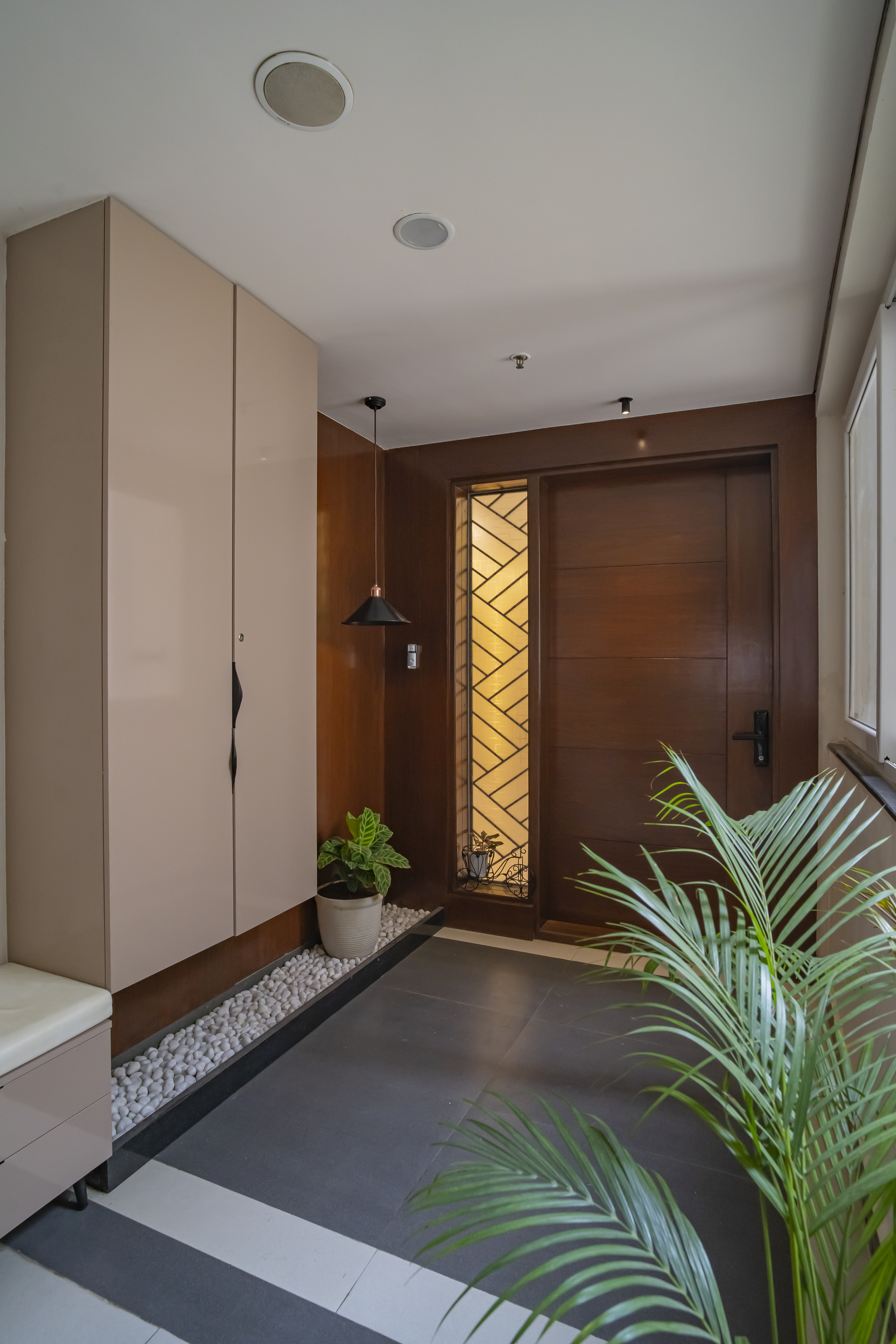 A Story of Style & Elegance- Aurobindo Kohinoor Flat Interiors